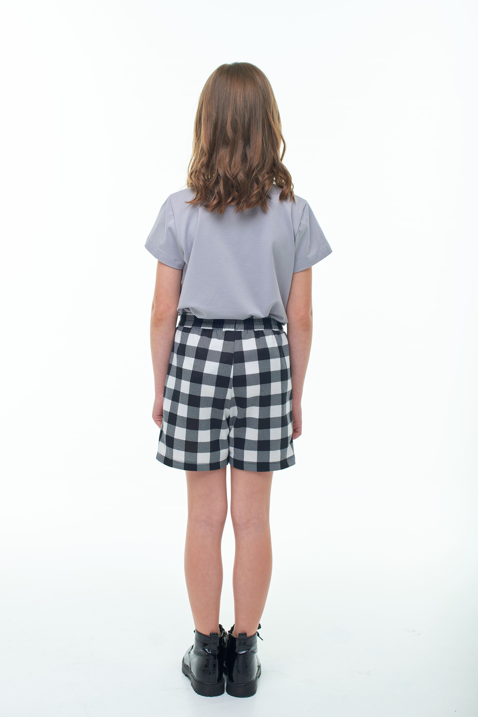Set of T-shirt and short-cut shorts
