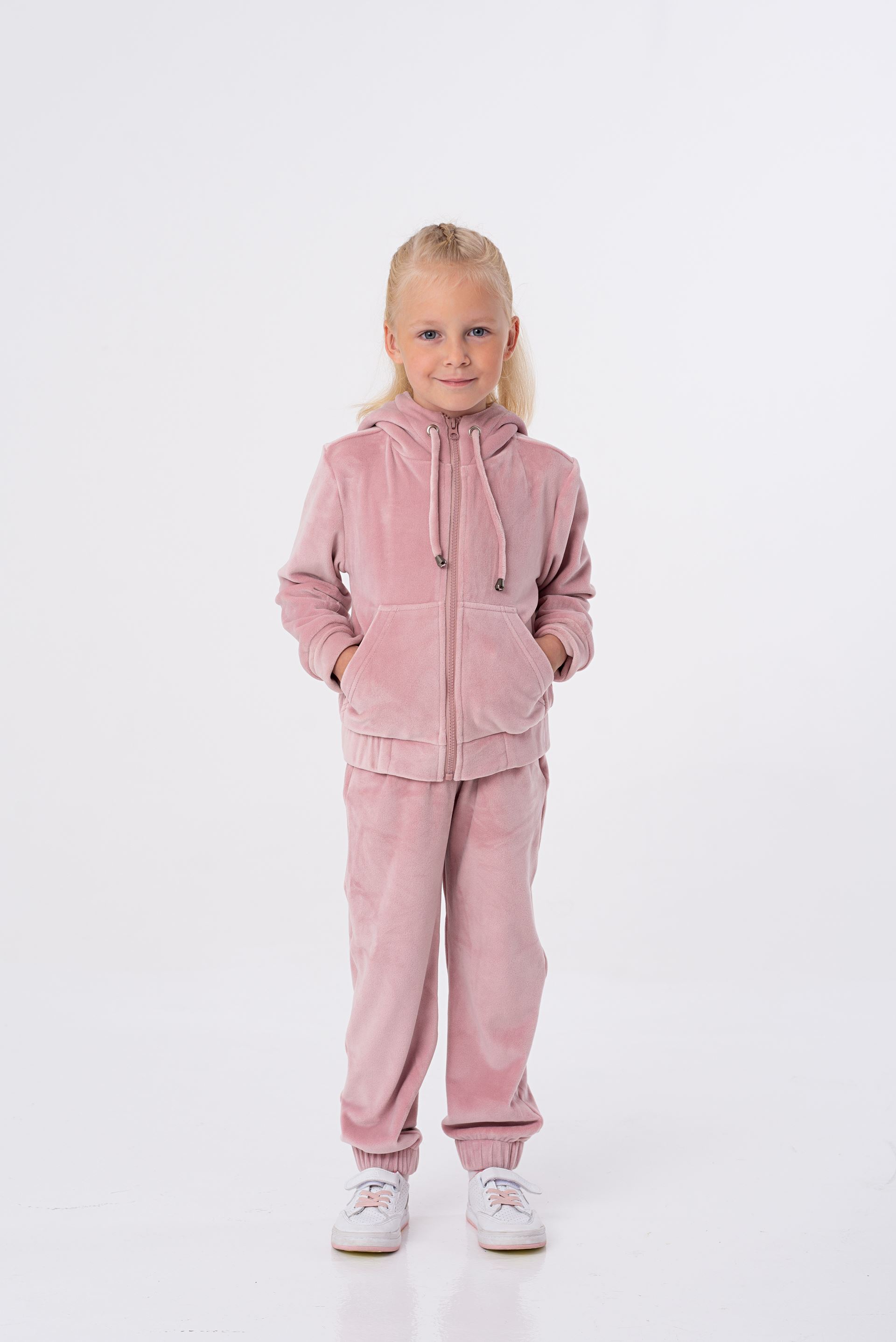 Velor suit with fur powder