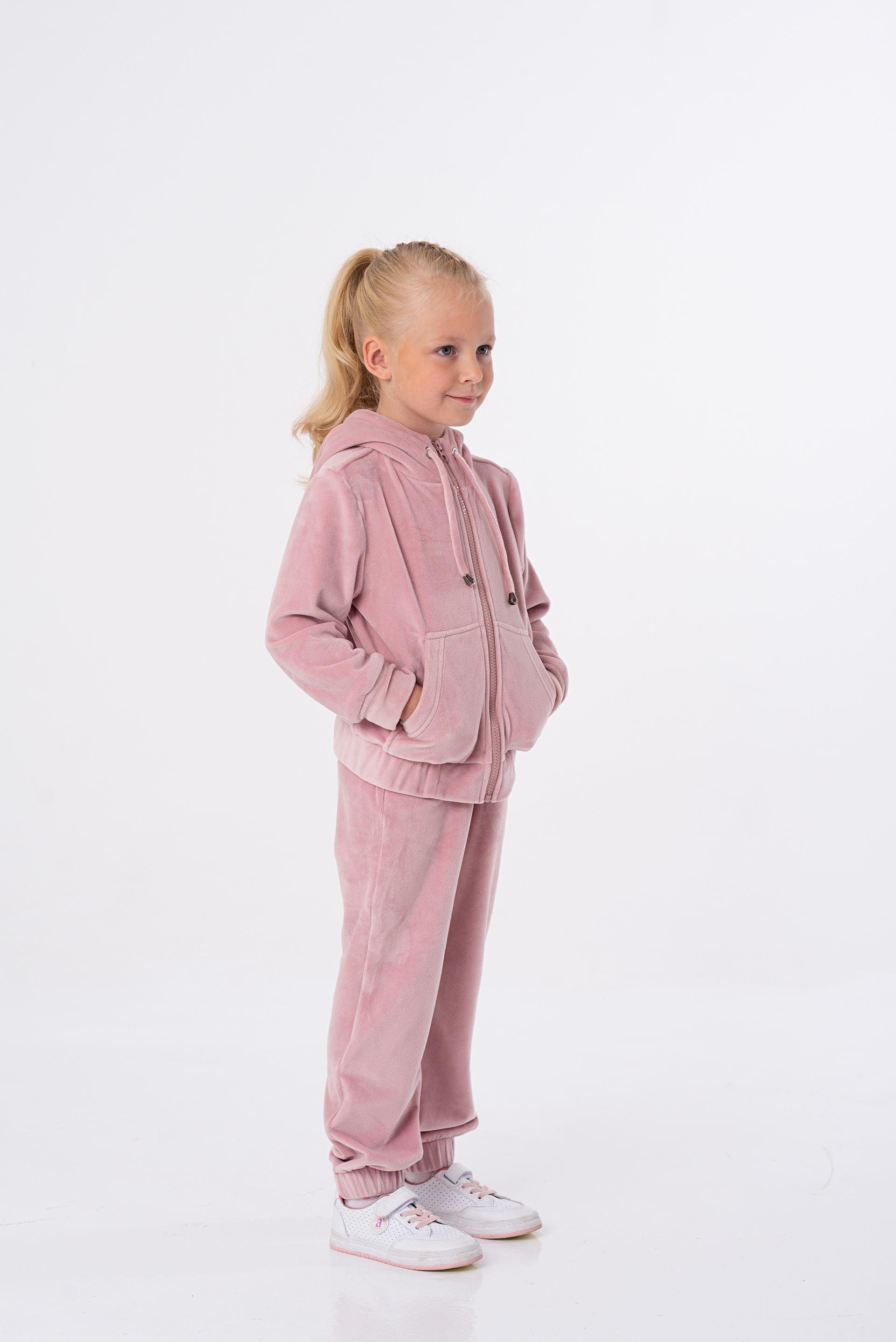Velor suit with fur powder