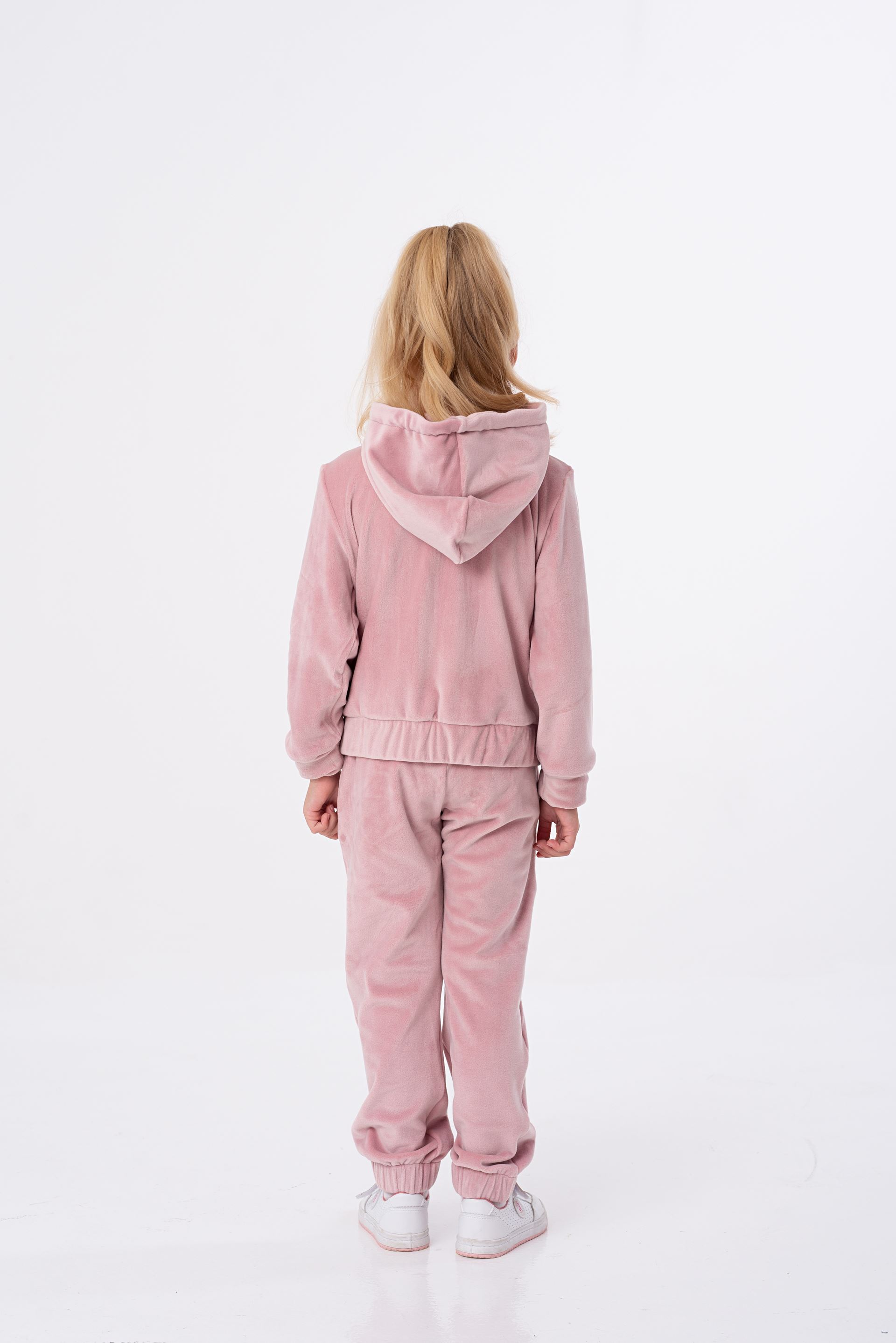 Velor suit with fur powder
