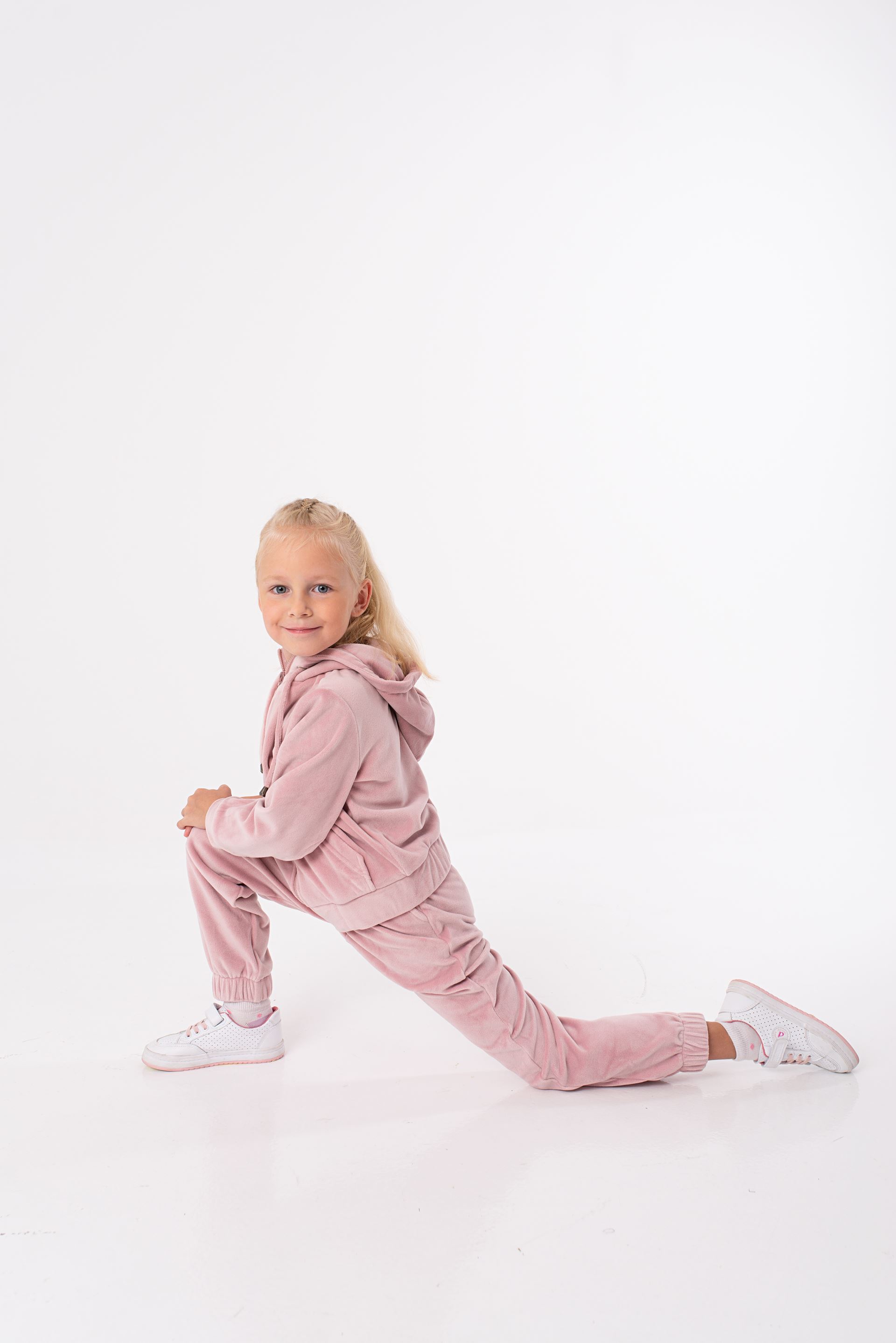 Velor suit with fur powder