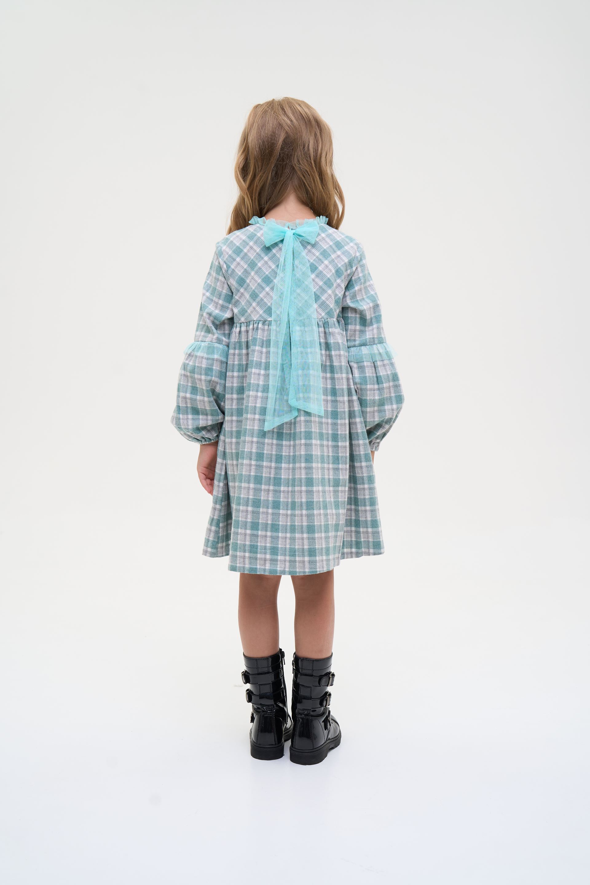 Dress with long sleeves, bow closure, green check