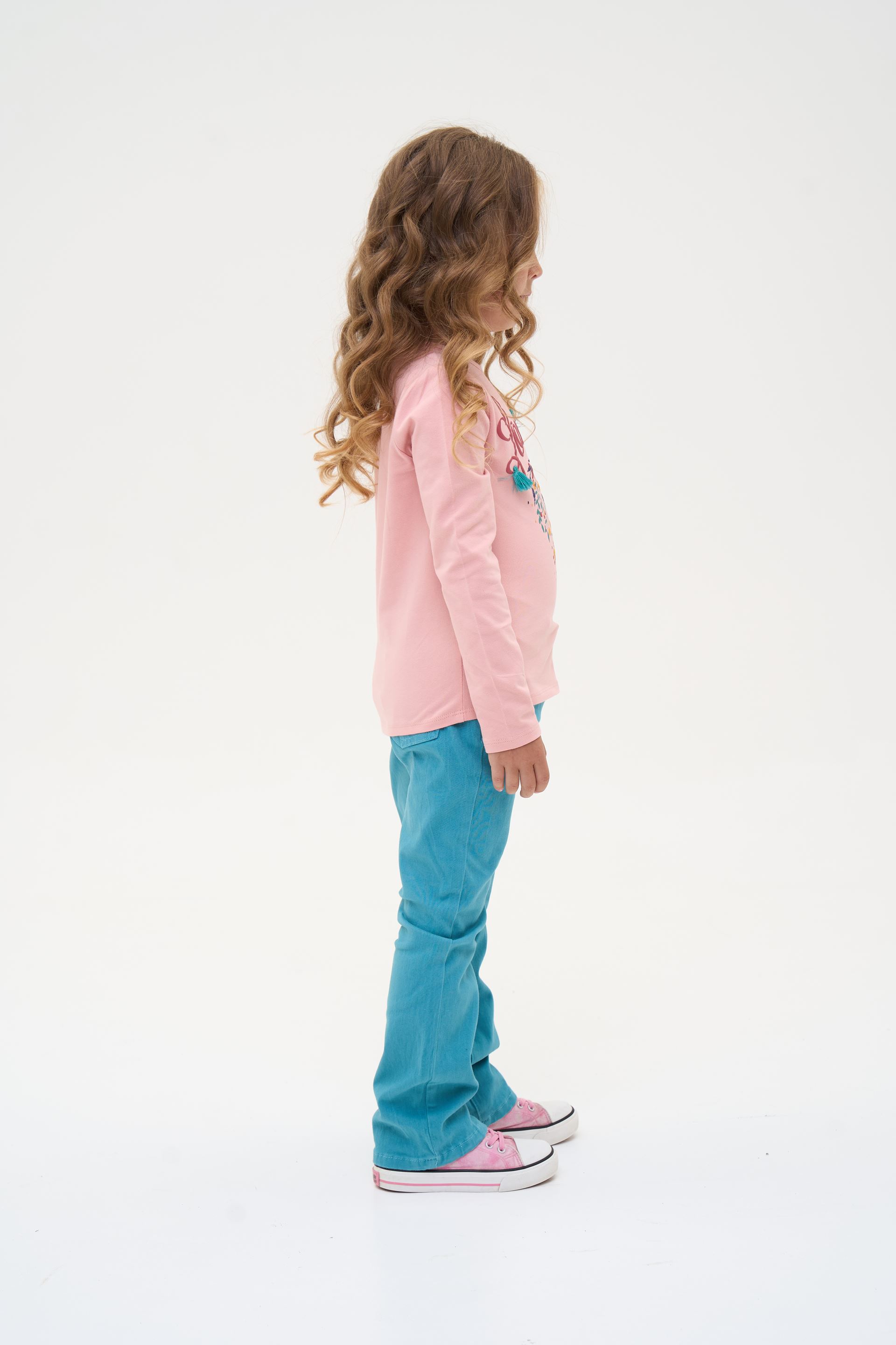 Set for a girl: pink long-sleeve shirt and jeans