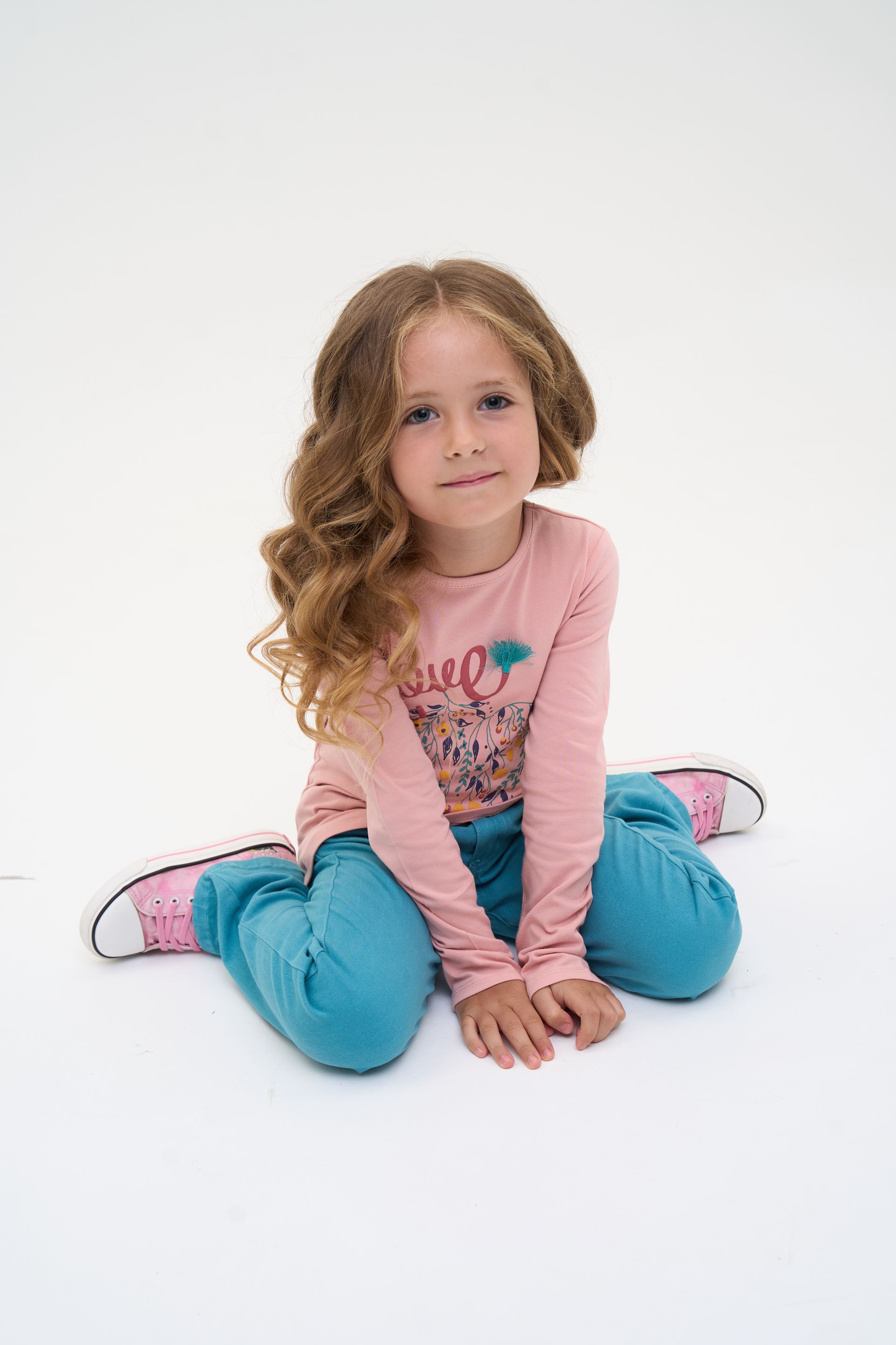 Set for a girl: pink long-sleeve shirt and jeans