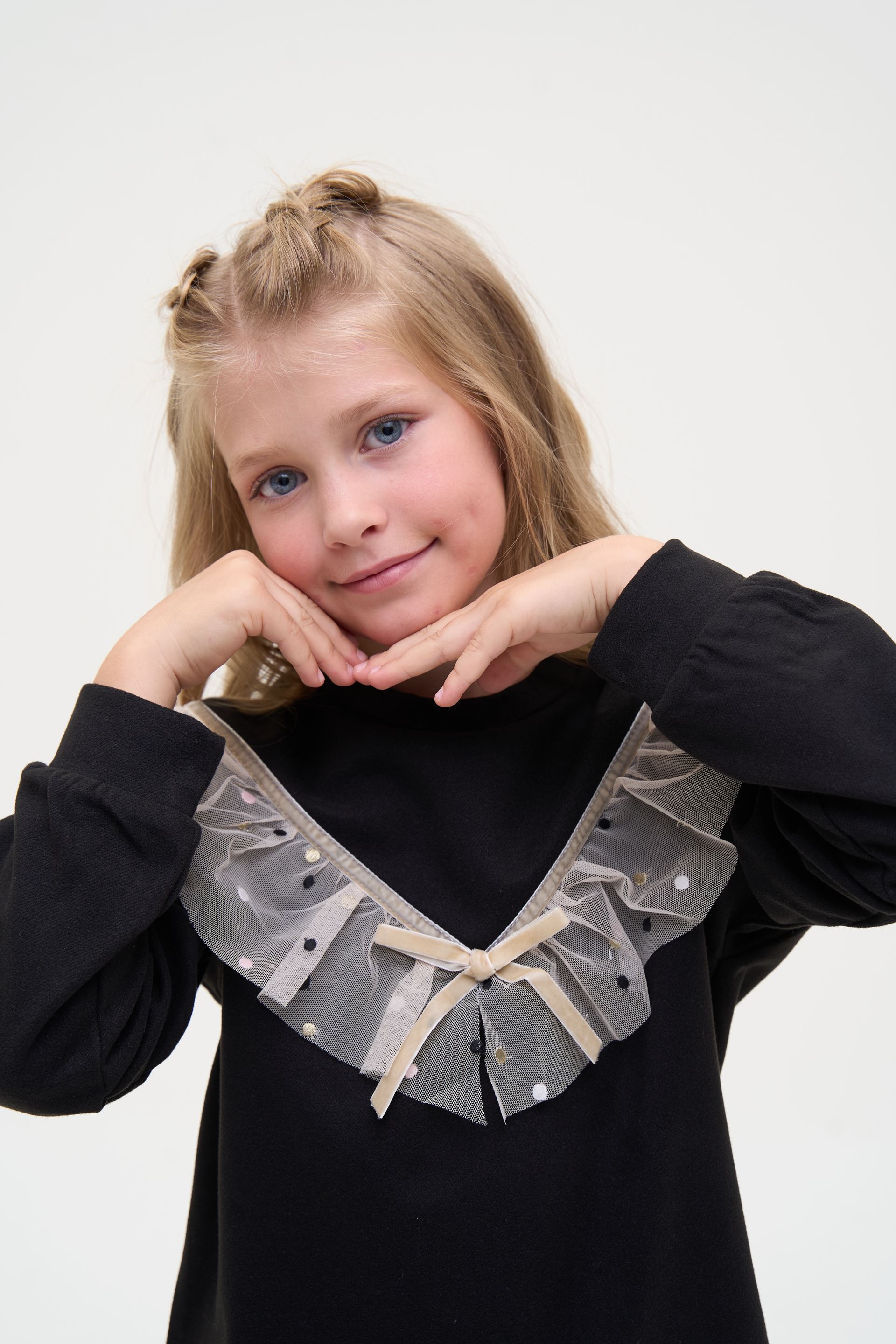 Sweatshirt with tulle insert