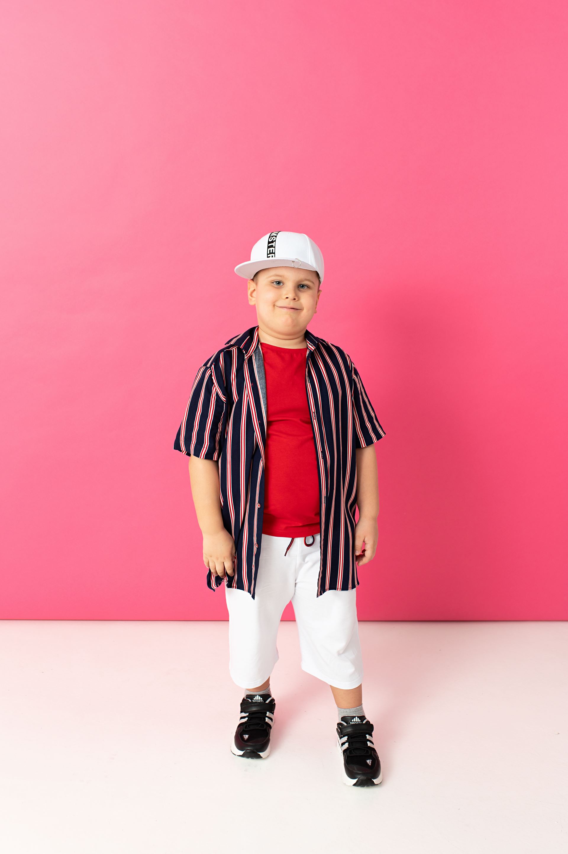 White shorts with drawstring for a boy